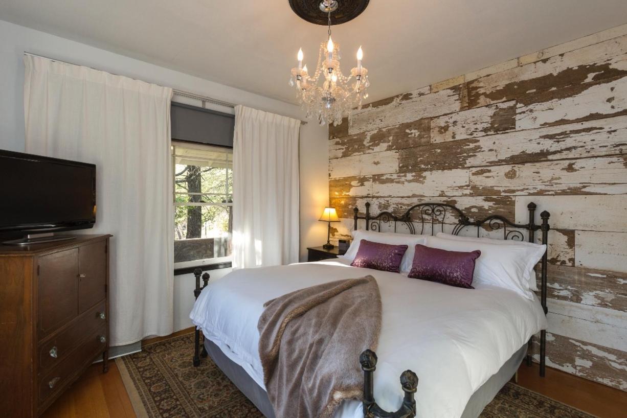 Bed And Barrel At Stonehouse Cellars Bed and Breakfast Clearlake Oaks Eksteriør billede