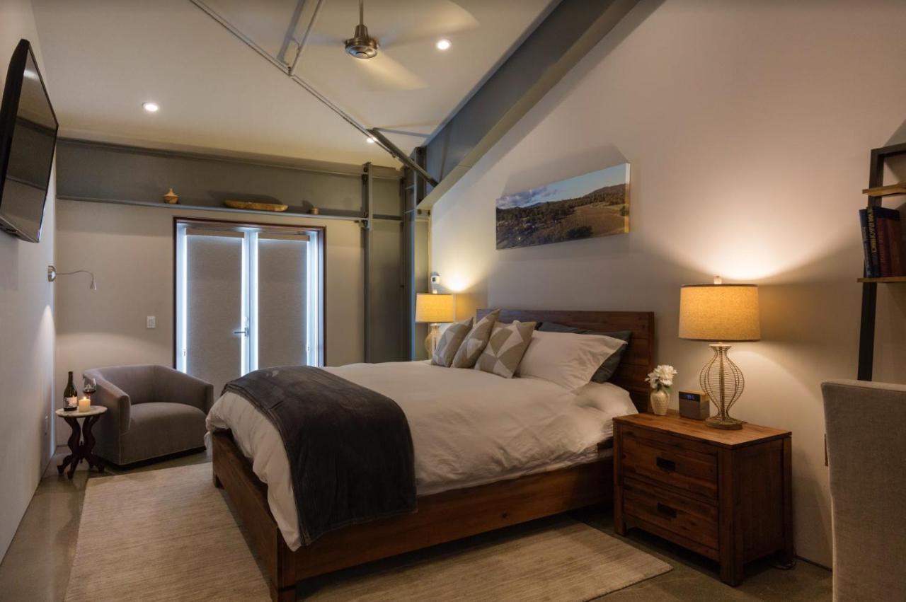 Bed And Barrel At Stonehouse Cellars Bed and Breakfast Clearlake Oaks Eksteriør billede